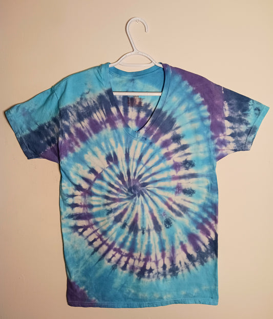 Blue/Purple Medium V-Neck Spiral Tie Dye Shirt